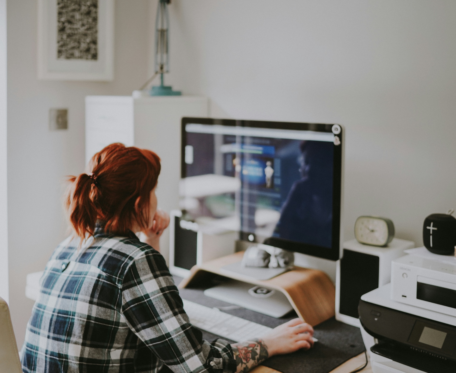 Professional sharing expertise and building a recognised personal brand online